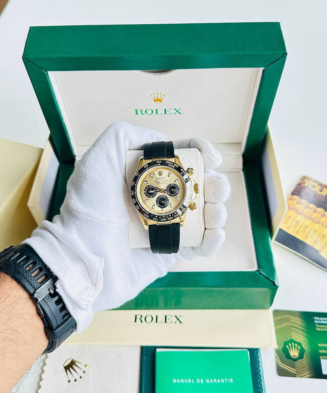 Rolex Cosmograph Daytona Men's Watch in Yellow Gold with a Black Cerachrom Bezel and an Oysterflex Bracelet UK Best Quality Reps AAA Replica