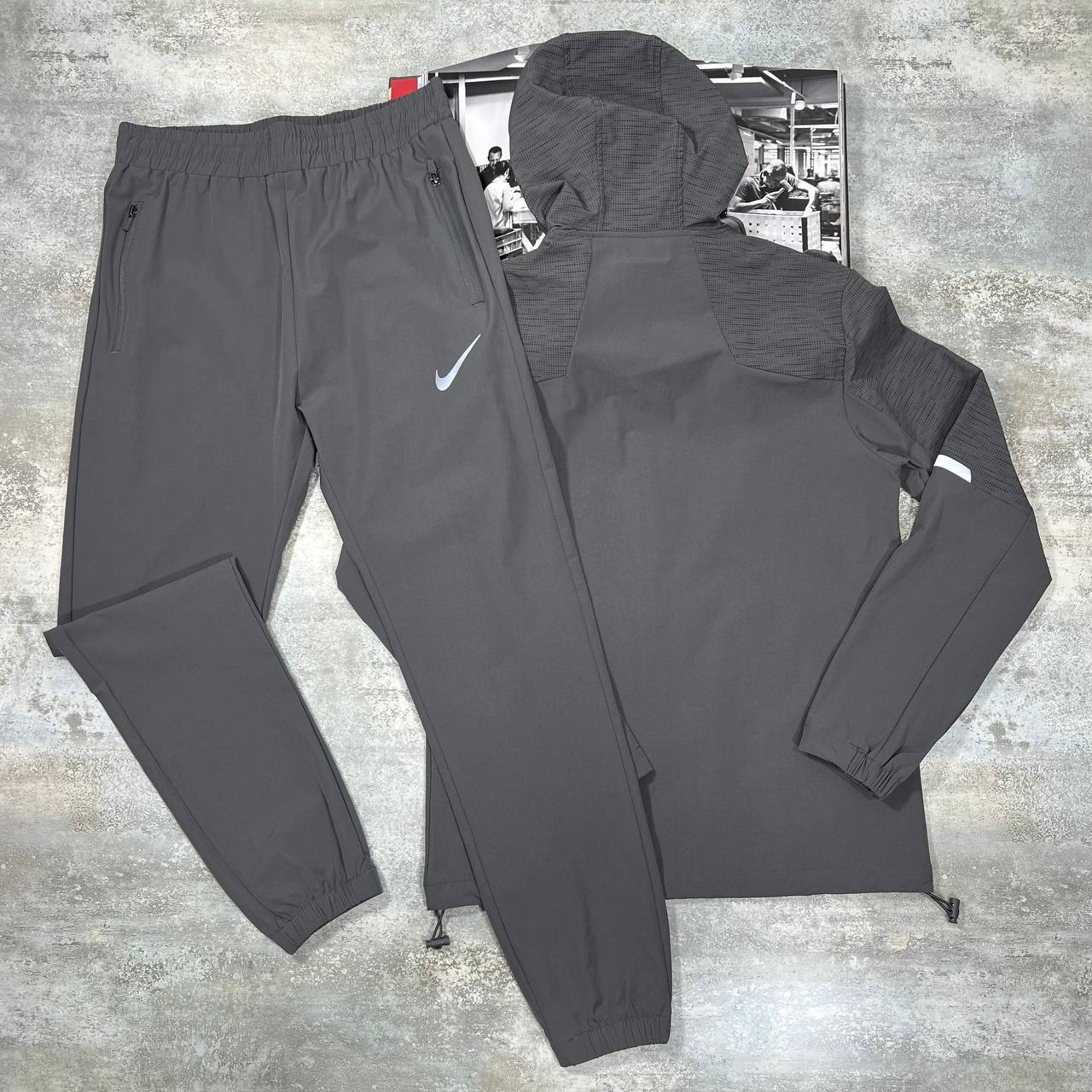 Nike Men’s Repel Miler & Challenger Woven Tracksuit Set in Anthracite Grey Color Reps Sale UK Best Quality AAA Replica Color Reps Sale UK Best Quality AAA Replica