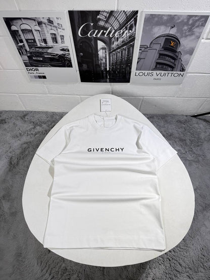 Givenchy Reverse Logo T-Shirt Men's Women's in 2 Colors Reps UK Best Quality Sale AAA Replica