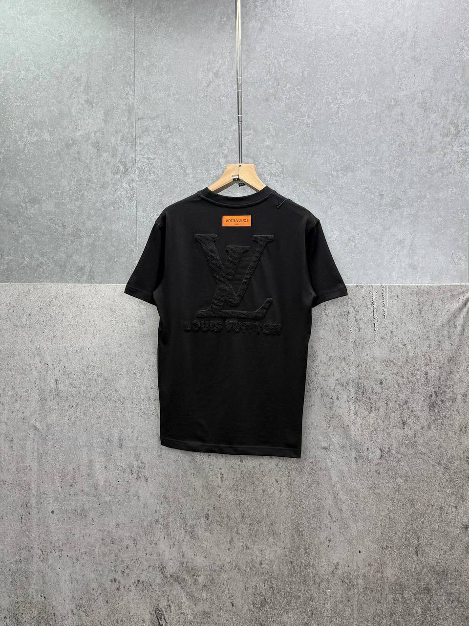 Louis Vuitton Embossed Signature LV T-Shirt Men's Women's in 2 Colors Reps UK Best Quality Sale AAA Replica