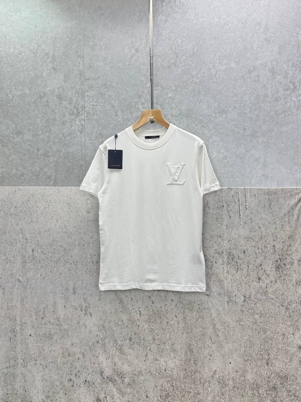 Louis Vuitton Embossed Signature LV T-Shirt Men's Women's in 2 Colors Reps UK Best Quality Sale AAA Replica