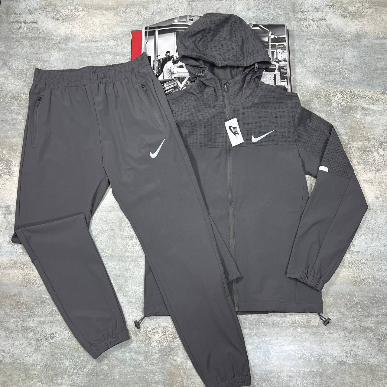 Nike Men’s Repel Miler & Challenger Woven Tracksuit Set in Anthracite Grey Color Reps Sale UK Best Quality AAA Replica Color Reps Sale UK Best Quality AAA Replica