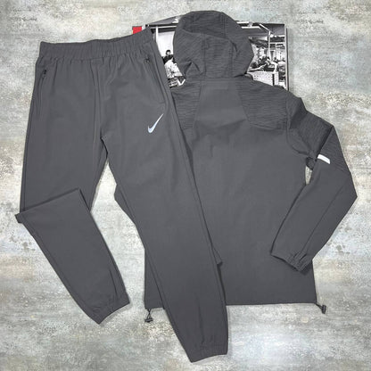 Nike Men’s Repel Miler & Challenger Woven Tracksuit Set in Anthracite Grey Color Reps Sale UK Best Quality AAA Replica Color Reps Sale UK Best Quality AAA Replica
