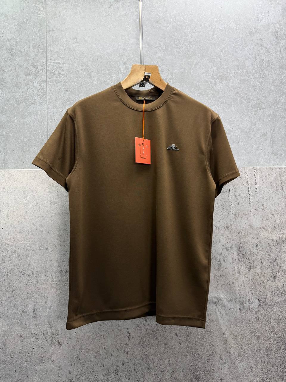 photo 5782763058924031337 y Loro Piana Logo Patch t-shirt AAA replica UK - men's women's different colours designer reps sale