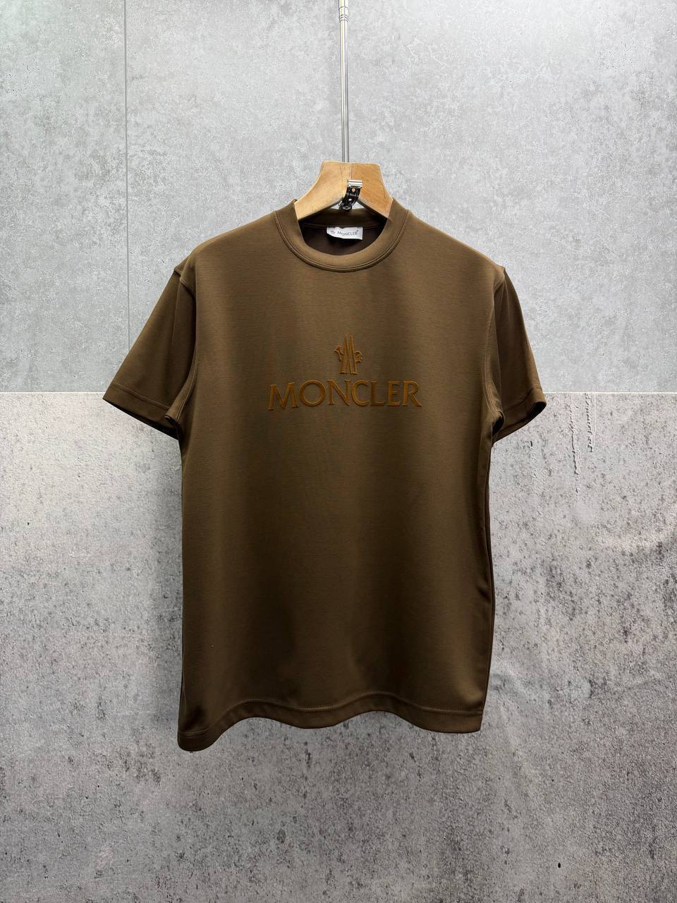 photo 5782763058924031344 y Moncler Logo Print t-shirt AAA replica UK - men's women's different colours designer reps sale