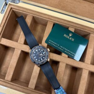 Rolex Yacht-Master 40 Everose Gold black bezel Oysterflex strap AAA replica watch UK - men's reps sale