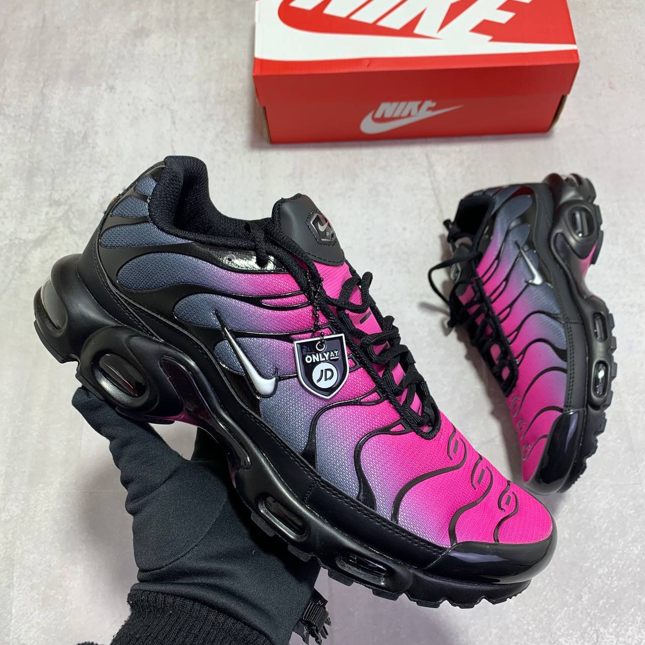 photo 5832583927938354272 y Nike TN Air Max Plus Black Pink Gradient FJ5481-010 men's AAA replica trainers UK - designer reps