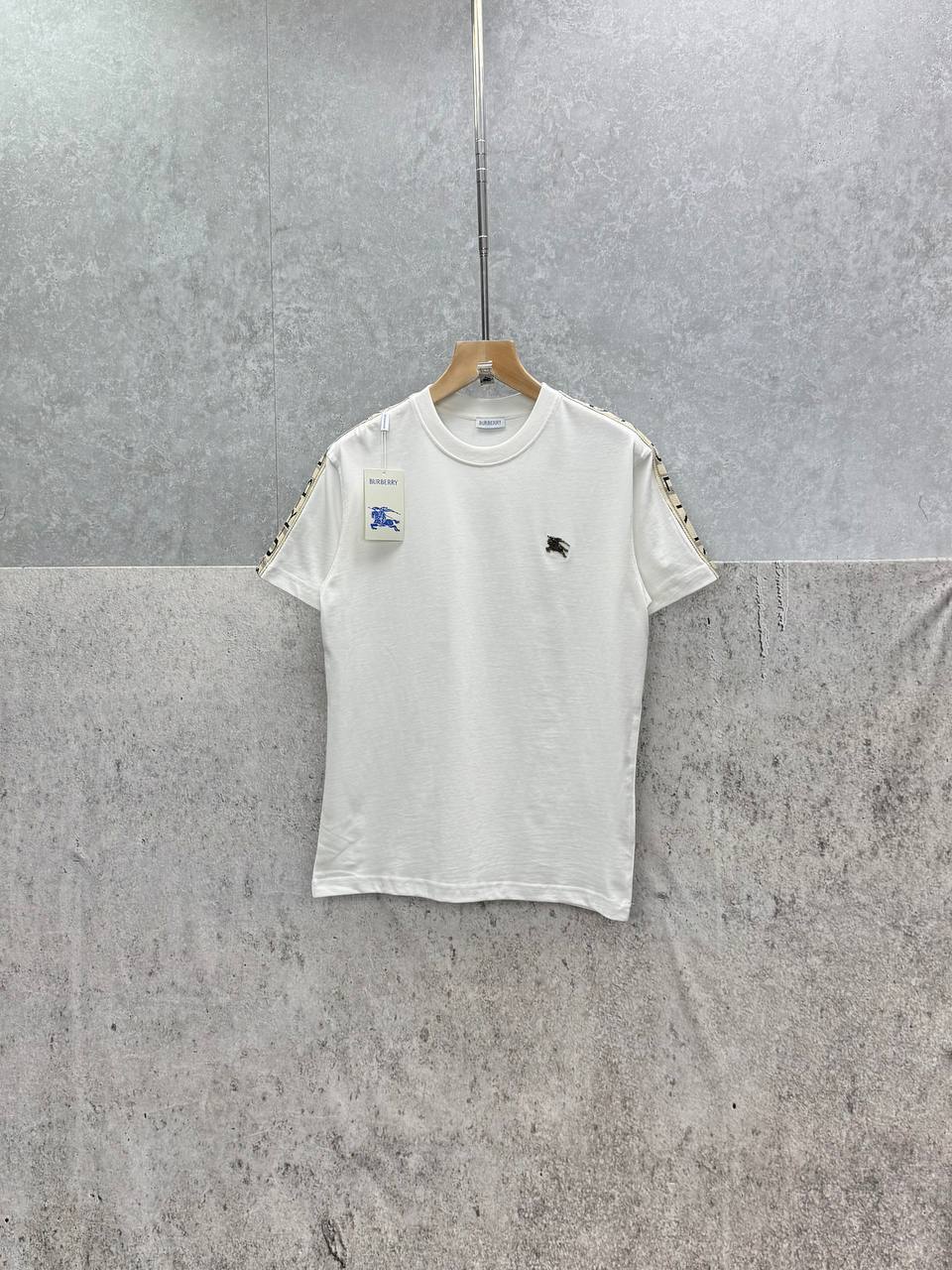 photo 5839087238568938986 y 38.jpg Burberry Check Trim Shoulder-Tape Men's Women's T-Shirts in 2 Colors Reps Sale UK Best Quality AAA Replica