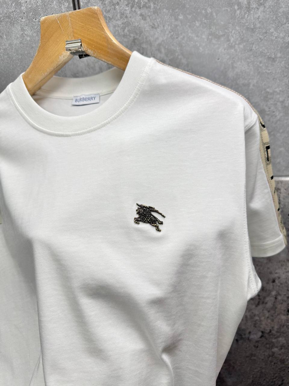 photo 5839087238568938987 y 38.jpg Burberry Check Trim Shoulder-Tape Men's Women's T-Shirts in 2 Colors Reps Sale UK Best Quality AAA Replica