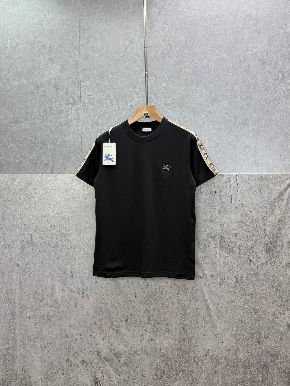 photo 5839087238568938988 y 38.jpg Burberry Check Trim Shoulder-Tape Men's Women's T-Shirts in 2 Colors Reps Sale UK Best Quality AAA Replica