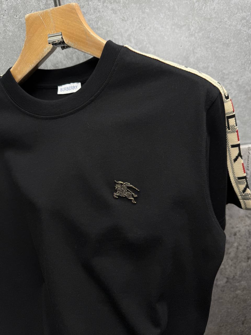 photo 5839087238568938990 y 38.jpg Burberry Check Trim Shoulder-Tape Men's Women's T-Shirts in 2 Colors Reps Sale UK Best Quality AAA Replica