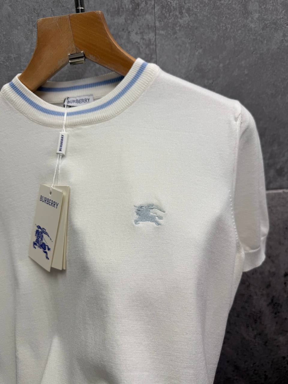 photo 5839087238568938992 y 40.jpg Burberry Equestrian Knight Design EKD Short Sleeve Knit Men's Women's T-Shirts in 2 Colors Reps Sale UK Best Quality AAA Replica