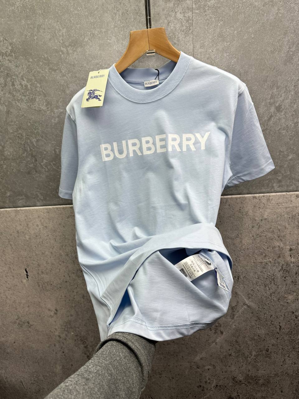 photo 5839087238568938997 y 1.jpg Burberry Block Lettering Logo Print Short Sleeve Men's Women's T-Shirts in 2 Colors Reps Sale UK Best Quality AAA Replica
