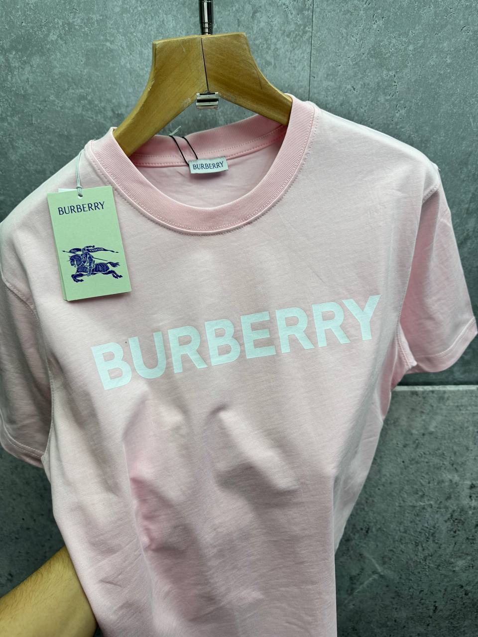 photo 5839087238568939000 y 1.jpg Burberry Block Lettering Logo Print Short Sleeve Men's Women's T-Shirts in 2 Colors Reps Sale UK Best Quality AAA Replica