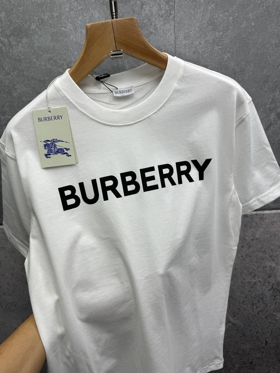 photo 5839087238568939004 y 1.jpg Burberry Block Lettering Logo Print Short Sleeve Men's Women's T-Shirts in 2 Colors Reps Sale UK Best Quality AAA Replica