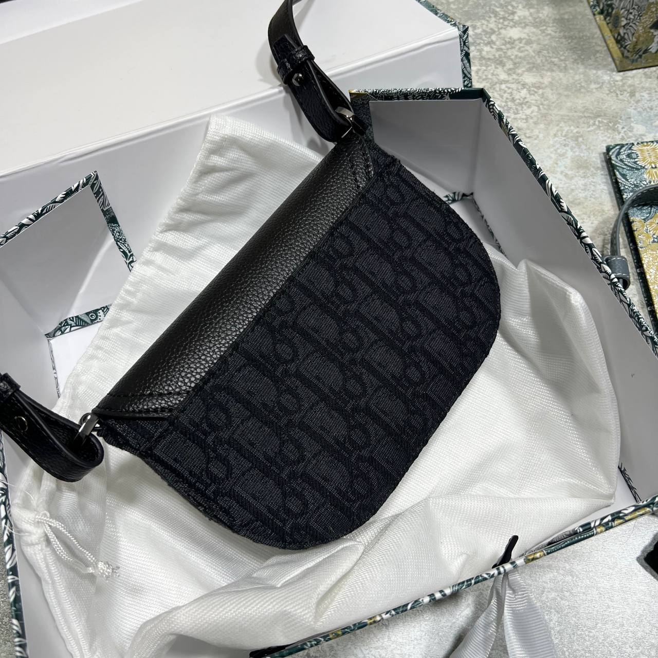 photo 5848330596600450410 y.jpg Dior Mini Saddle Messenger Bag with Flap Men's Bag Black Reps Sale UK Best Quality AAA Replica