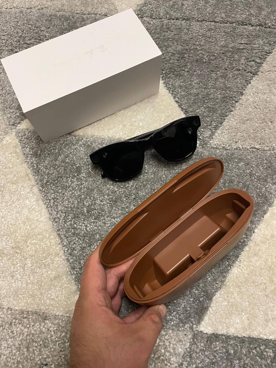 photo 5848330596600450523 y.jpg Ray-Ban Meta Wayfarer Gen 2 Black Smart Sunglasses RW4012 Men's Women's Reps Sale UK Best Quality Sale AAA Replica
