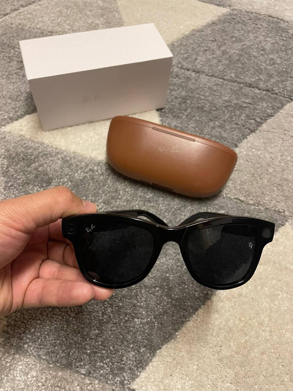 photo 5848330596600450524 y.jpg Ray-Ban Meta Wayfarer Gen 2 Black Smart Sunglasses RW4012 Men's Women's Reps Sale UK Best Quality Sale AAA Replica