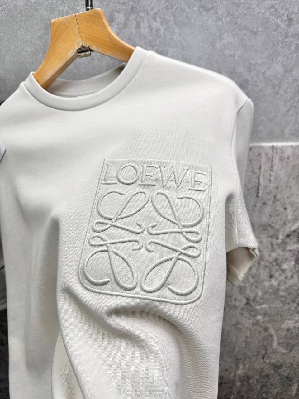 photo 5848330596600450532 y.jpg Loewe Relaxed Fit Anagram Embroidery Pocket Short Sleeve T-Shirts & Shorts Set in White Color Men's Reps Sale UK Best Quality AAA Replica