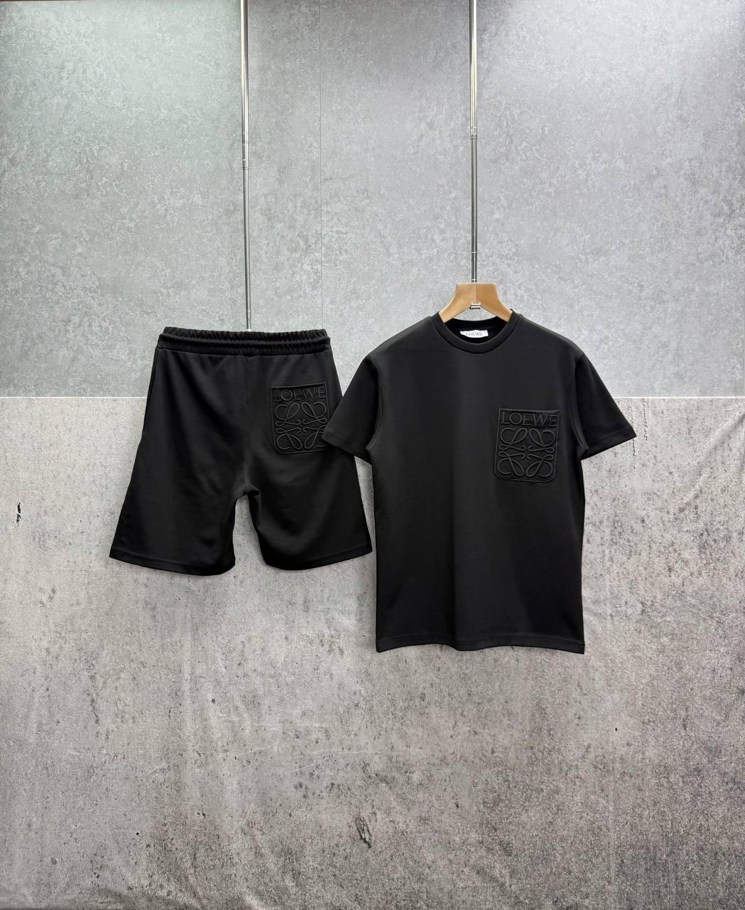 photo 5848330596600450537 y.jpg Loewe Relaxed Fit Anagram Embroidery Pocket Short Sleeve T-Shirts & Shorts Set in Black Color Men's Reps Sale UK Best Quality AAA Replica