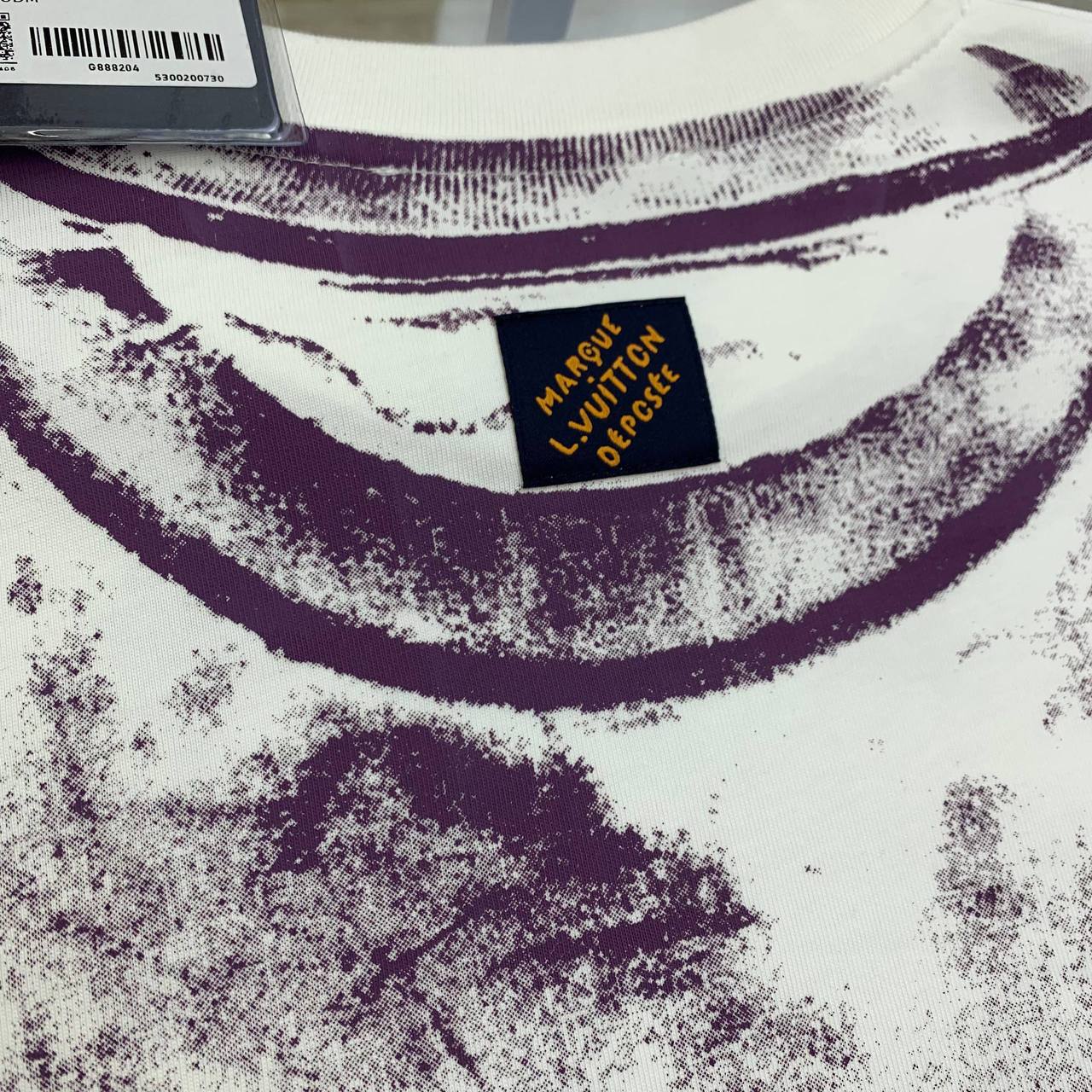 photo 5848330596600450614 y 1.jpg Louis Vuitton Overprinted Vuitton Short Sleeve Men's Women's T-Shirts in 2 Colors Reps Sale UK Best Quality AAA Replica