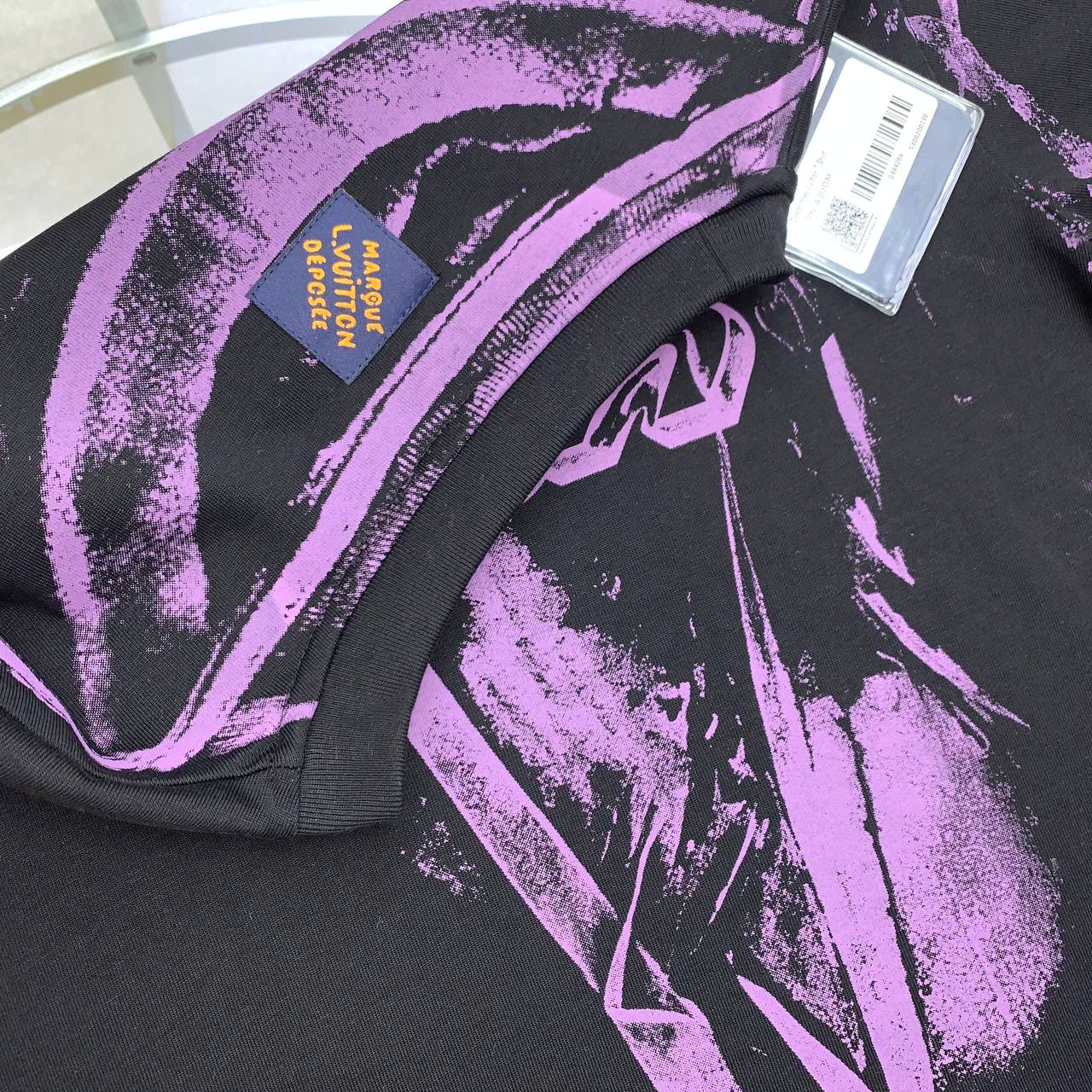 photo 5848330596600450617 y 1.jpg Louis Vuitton Overprinted Vuitton Short Sleeve Men's Women's T-Shirts in 2 Colors Reps Sale UK Best Quality AAA Replica