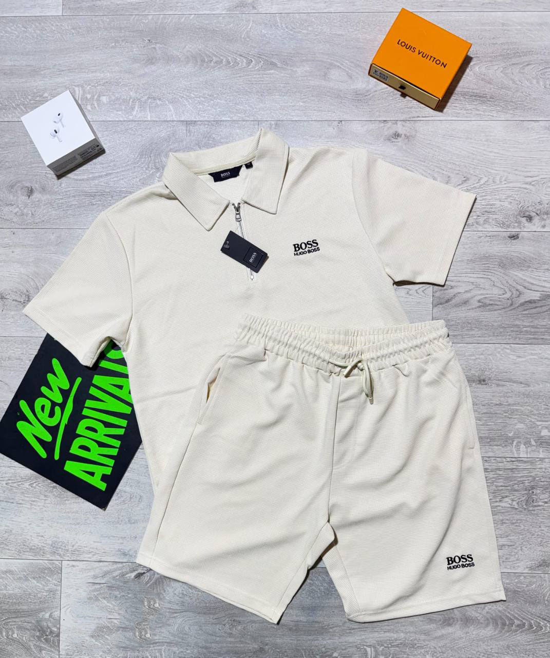 photo 5852696774454218052 y 97c6d7ac 0515 4503 a57e b66ef8946fd4.jpg Hugo Boss Quarter-Zip Polo Shirts & Shorts Set in White Color Men's Reps Sale UK Best Quality AAA Replica