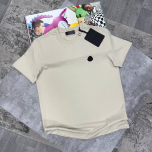 Moncler T-Shirt en Coton à Empiècement Logo in Different Colour Men's Women's Reps Sale UK Best Quality Replica